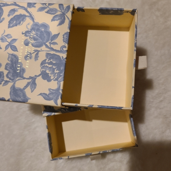 Sezane Jewelry Gift Box Set - Picture 7 of 7